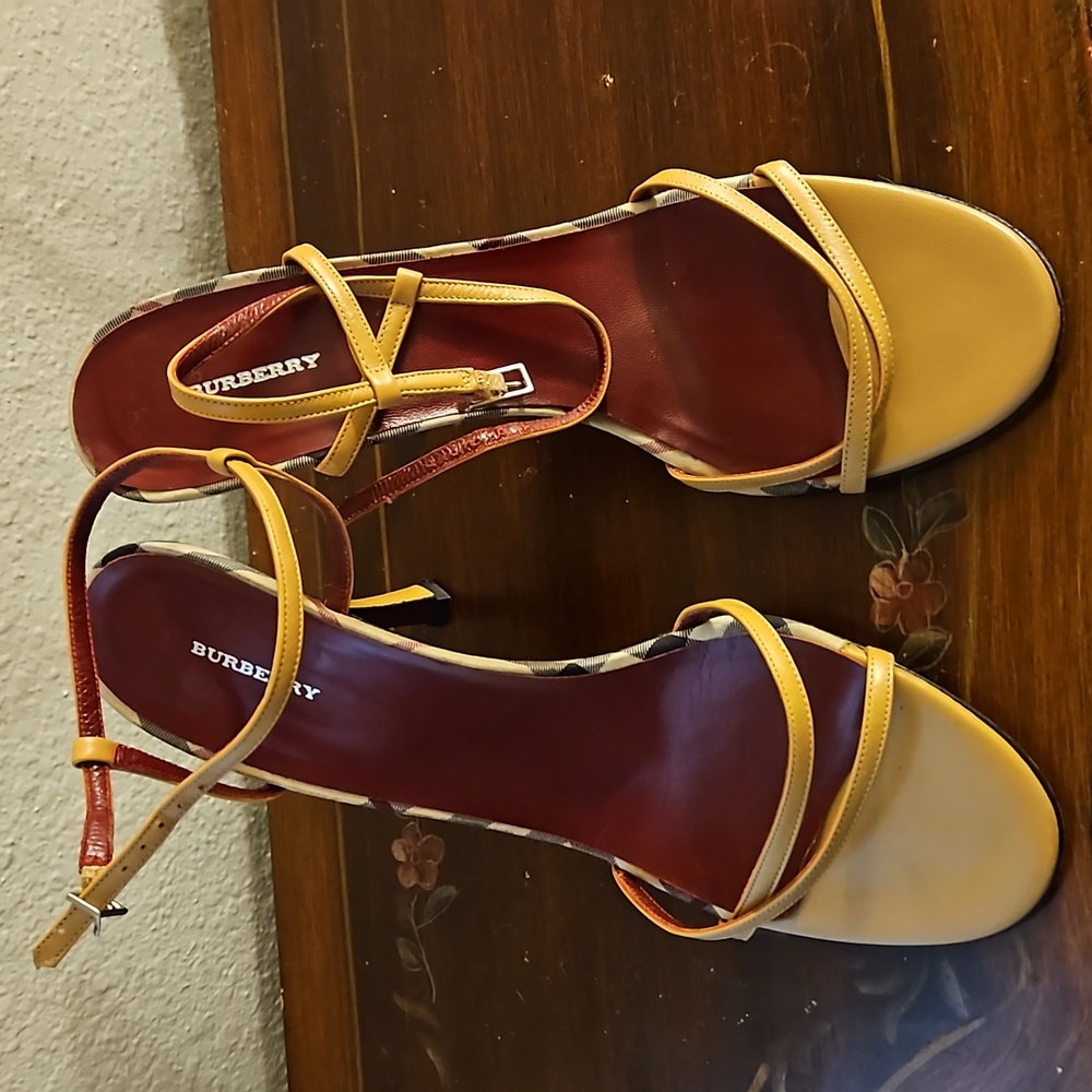 BURBERRY HEELS 👠 leather
